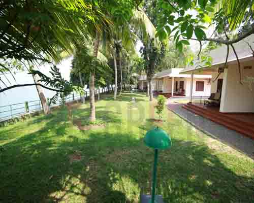 Welgreen Kerala Holidays - Illikkalam Lakeside Cottages